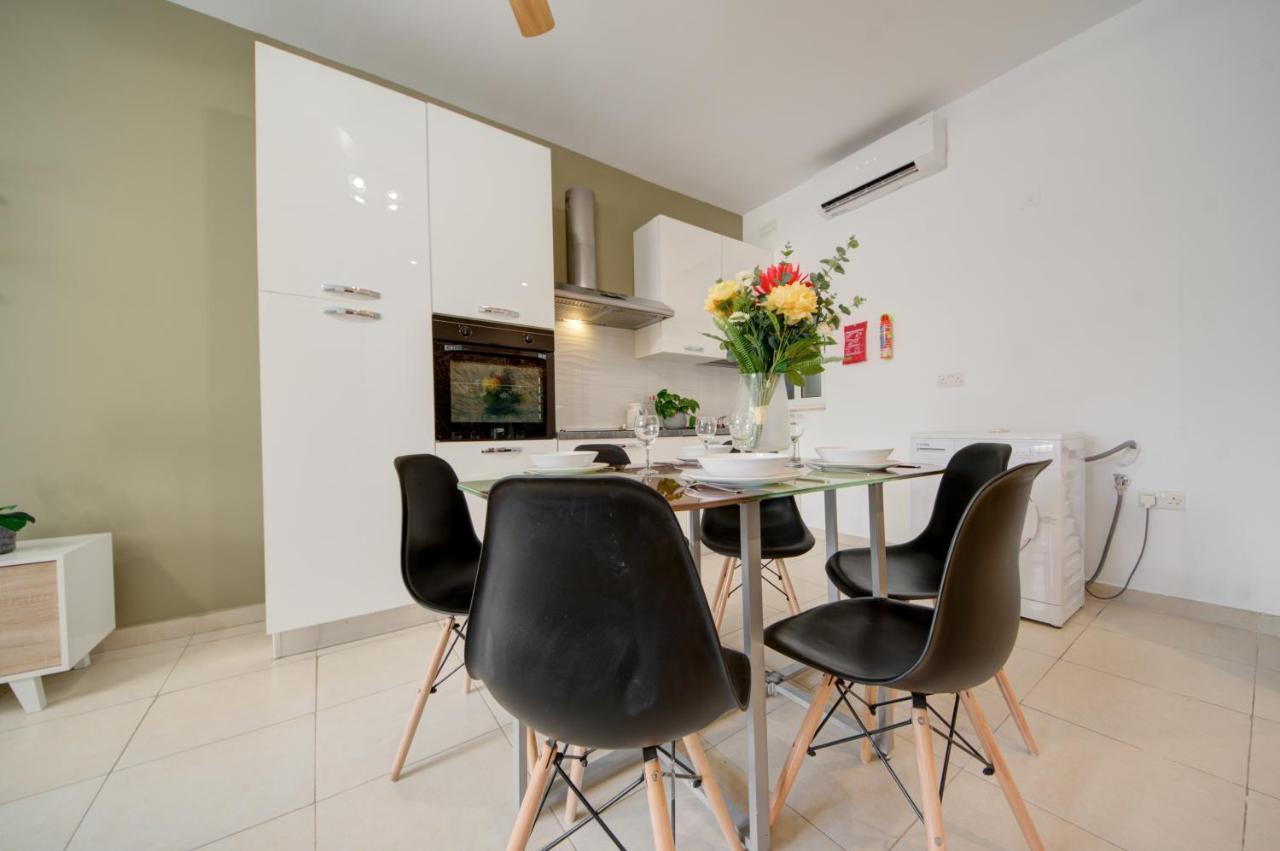 Azure Haven - Gzira Apartments And Penthouse By Shortletsmalta Exterior foto