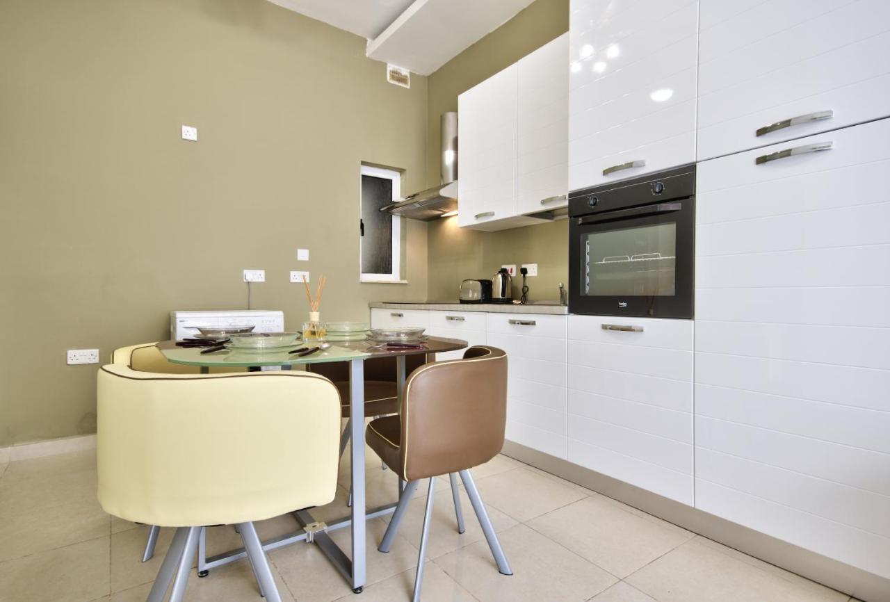 Azure Haven - Gzira Apartments And Penthouse By Shortletsmalta Exterior foto
