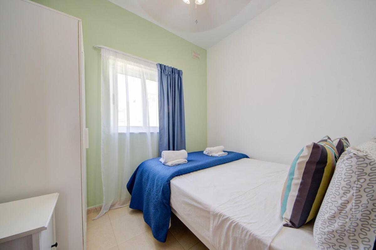 Azure Haven - Gzira Apartments And Penthouse By Shortletsmalta Habitación foto