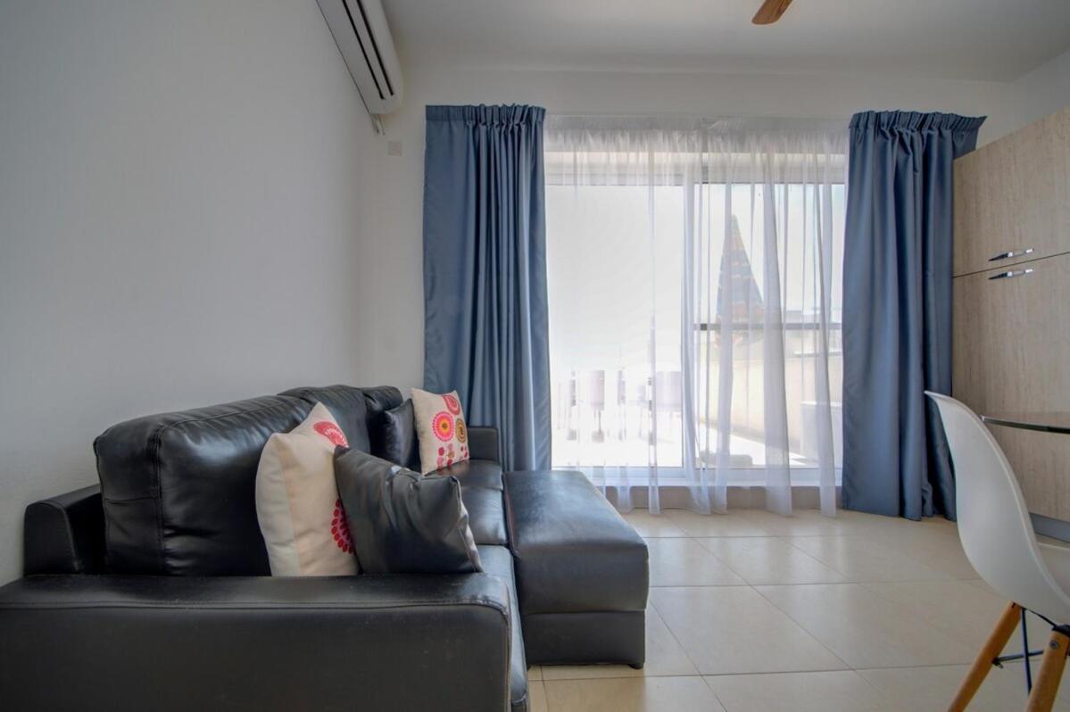 Azure Haven - Gzira Apartments And Penthouse By Shortletsmalta Habitación foto