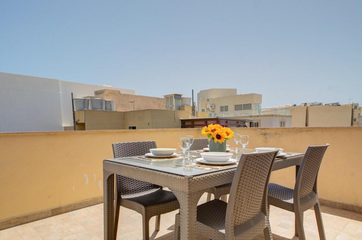 Azure Haven - Gzira Apartments And Penthouse By Shortletsmalta Habitación foto